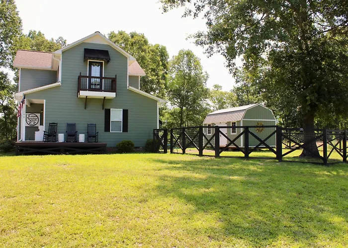 Riverbend Ranch For Family Fun On Smith Lake! Dogs Welcome!