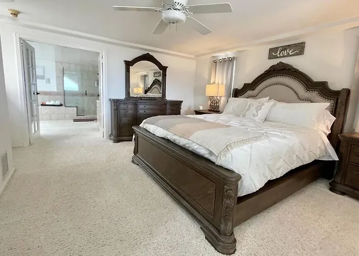 Beach House Located In Quiet Community.
