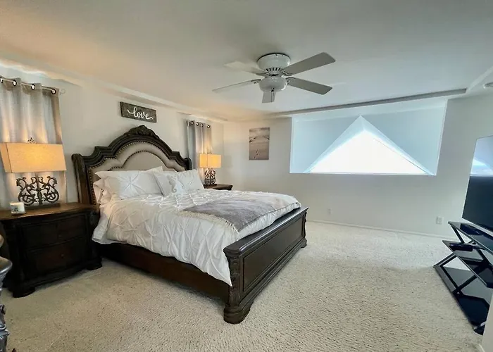Beach House Located In Quiet Community.