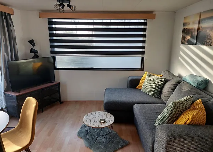 Stelle Maris, Nice place in Heinkenszand, 2 bedrooms, outdoor swimming pool, WIFI smart TV&privacy