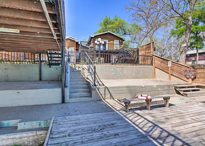 Guadalupe Riverfront Lodge W/ Boat Slip & Dock