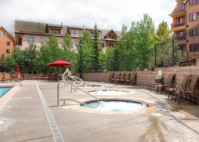 Luxurious, Walk-To-Lift Condo With 2 Balconies, Scenic Views, Pool & Hot Tubs