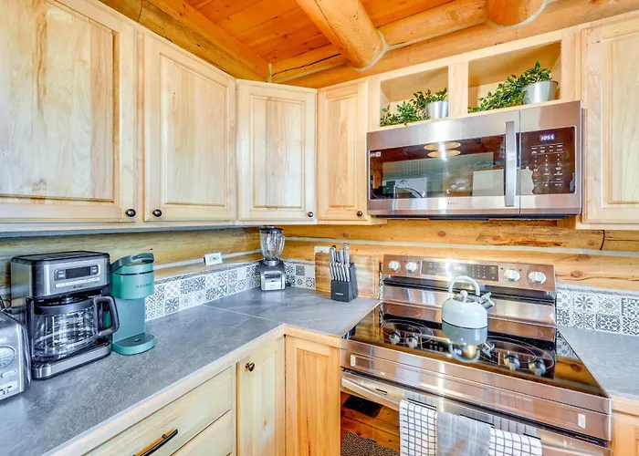 Cozy Mountain Condo Across From Snow King Ski Mtn!