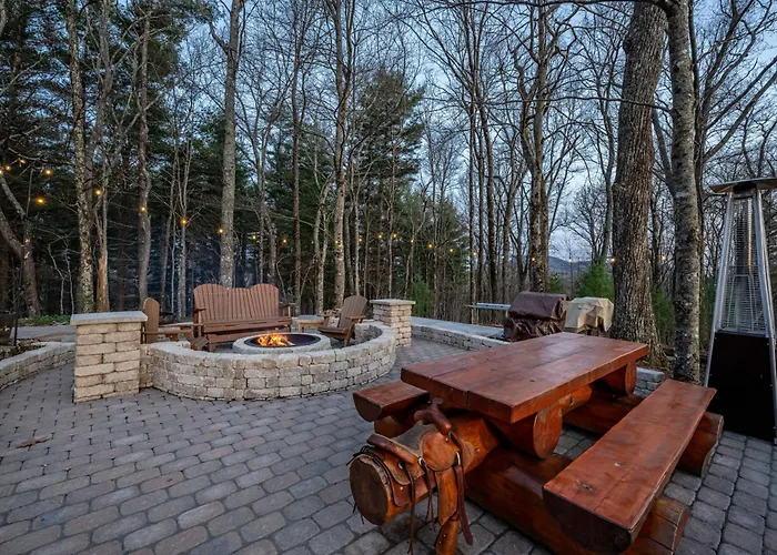 Near Highlands: 36-Acre Scaly Mountain Lodge