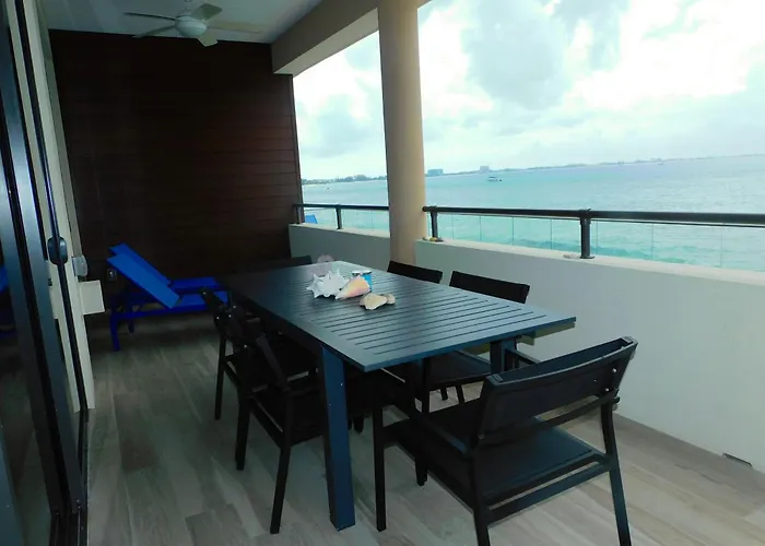 Oceanfront With 7 Mile Beach Views, Ground-Floor, Pool, Sleeps 6