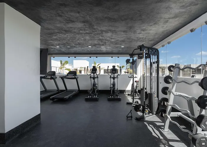 2Bd With Rooftop Pool Near Beach