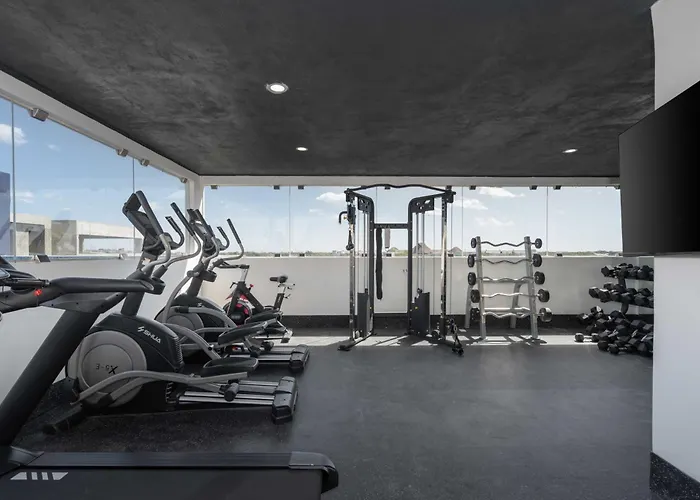 2Bd With Rooftop Pool Near Beach
