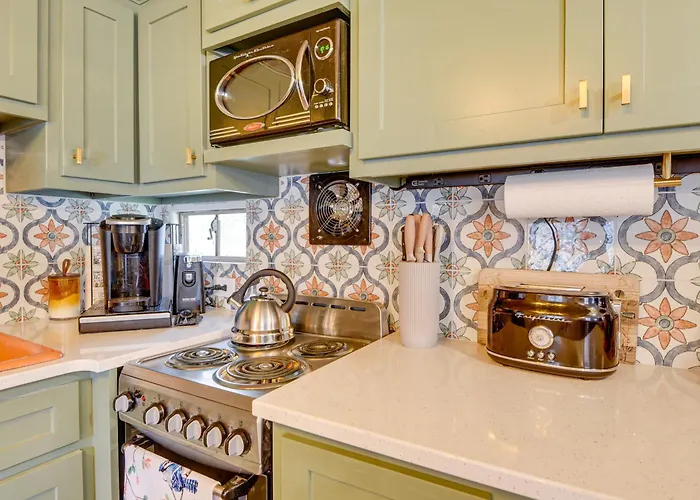 Pet-Friendly Brownwood Home: Walk To Lake!