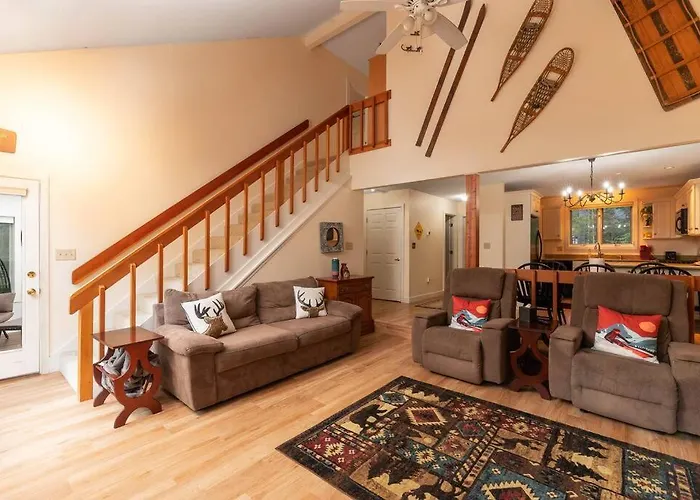 Family-Friendly Townhouse In A Great Location!