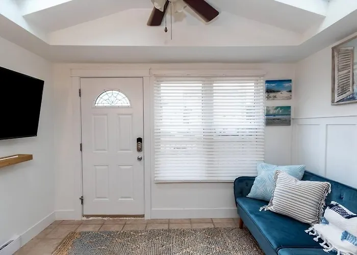 Two Cottages With Patios - Close To Beach