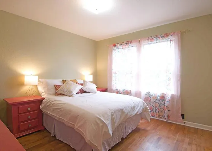 Spacious 5Br 2Ba Home - Fenced Yard, Bbq, Fire Pit