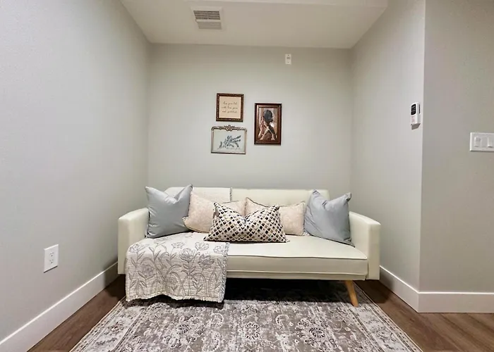 Dreamy Panoramic Lakeview 1 Bedroom Plus Den