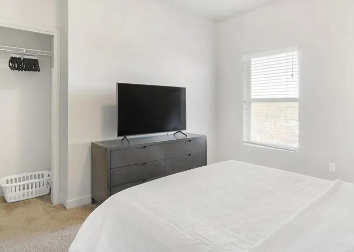 Landing Modern Apartment With Amazing Amenities