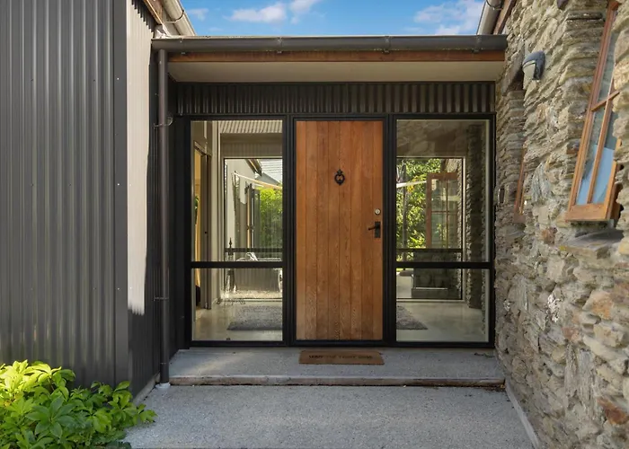 Maytime Cottage - Arrowtown Holiday Home