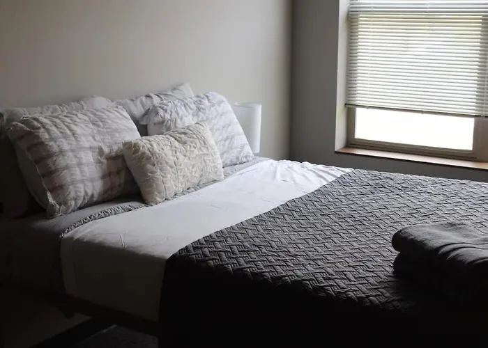 Spacious 2Br Suite Plus Patio Near Iowa State