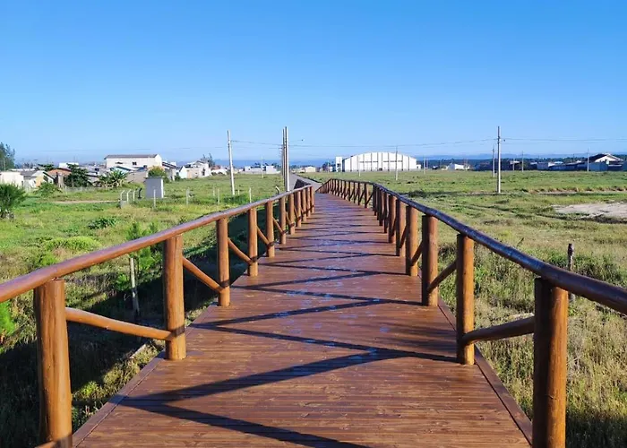Casa 100m da Praia, Sinuca e Churrasqueira - amarela