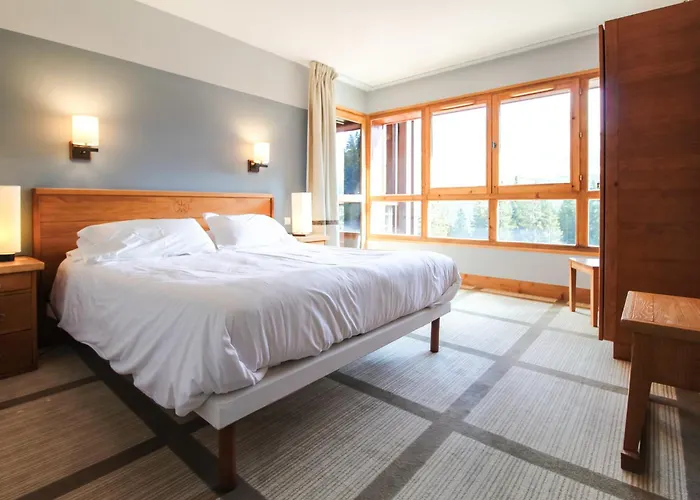 Stunning 3-Bedroom Apartment With Mountain Views