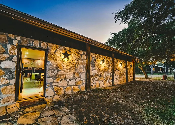 The Camp Blanco By Lodgewell - Riverfront Retreat 2 Homes, Bunk House, Game Room & More