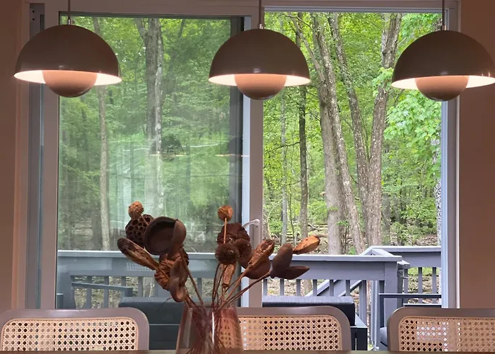 Woodland Chalet I Hot Tub I Home Theater I Fenced Yard I Pet Friendly