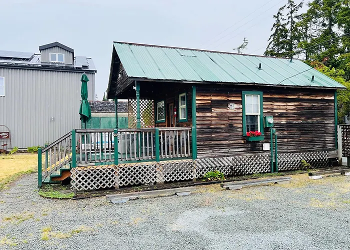 Bridge Tender Shack With Hot Tub On Deck