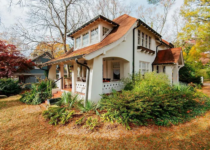 Hot Tub - Chefs Kitchen-Fenced Yard- Historic Home