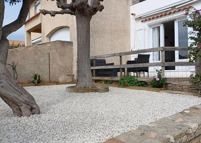 Appartement Spacieux De Plein Pied Avec 2 Chambres, Cuisine, Salon, Terrasse A 2 Minutes De La Plage