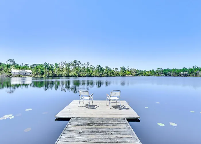 Lovely Carrabelle Home W/ Lake Views & Pool Access