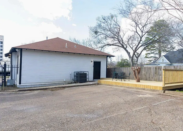 Stylish Home ~ 2 Mi To Jackson State & Belhaven!