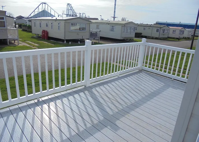 Kingfisher Windermere 6 Berth, Enclosed Veranda, Close To Site Shop