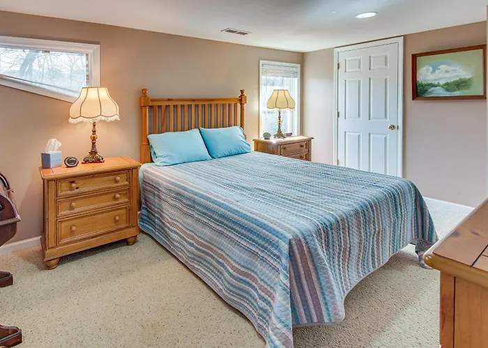 8 Mi To Lake Lure! Mtn-View Gem W/ Furnished Deck