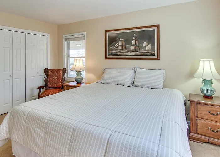 8 Mi To Lake Lure! Mtn-View Gem W/ Furnished Deck