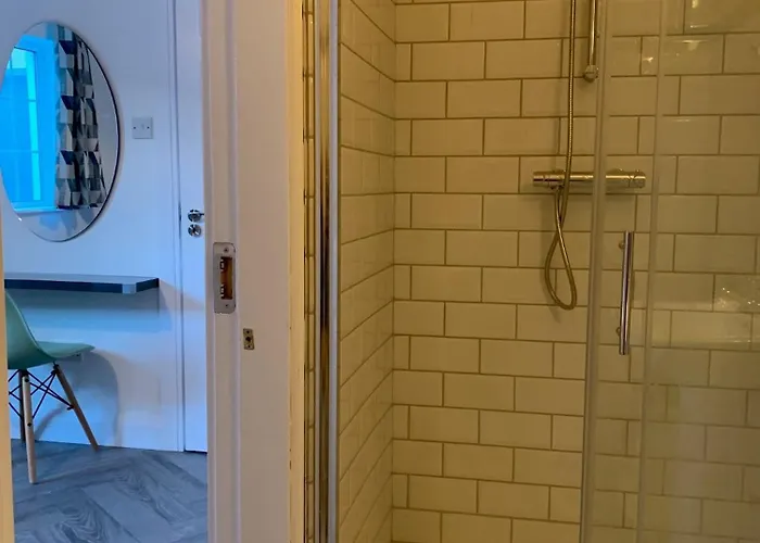 Town Center Beautiful 1 Bed Apartment