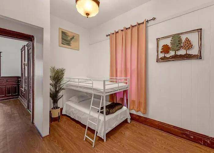 The Victorian On South Park - Sleeps 6