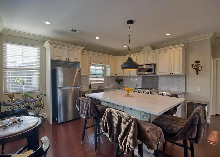 Luxury 2 Bed 1 Bath