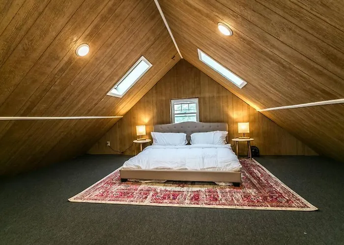 The Beach Pad- A Luxury Sylvan Getaway