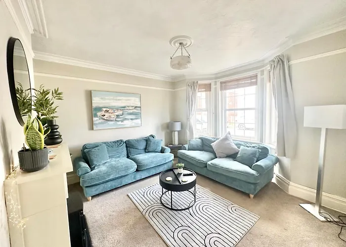 The Capstone Retreat - Beautiful Detached Family Home By Coastline Retreats, Arcade Machine, Parking, Bbq