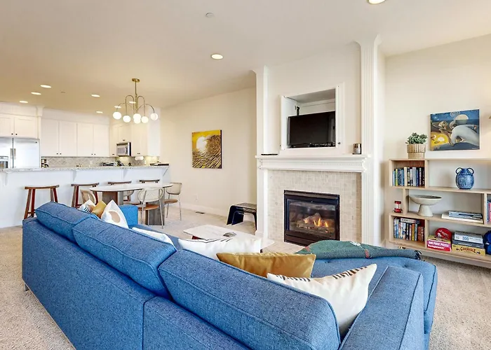 Oceanfront Condo In Gated Community With Sea Views