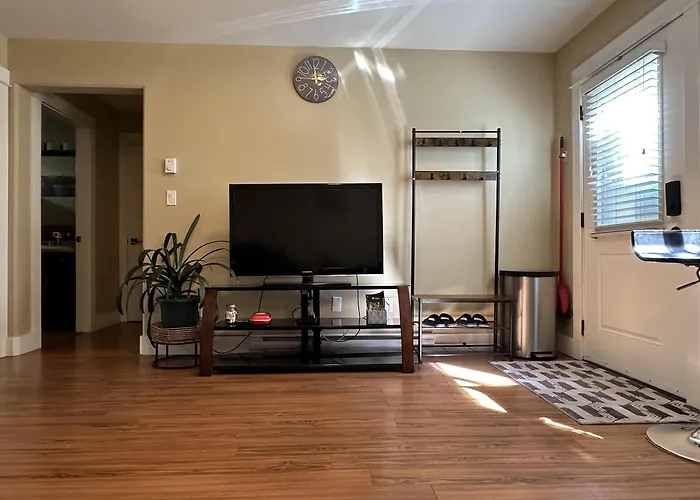 Separate Entry Sweet Home In Langford