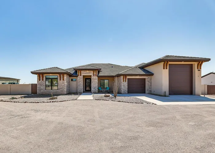 7 Mi To Lost Dutchman: Home W/ Pool + Patio!