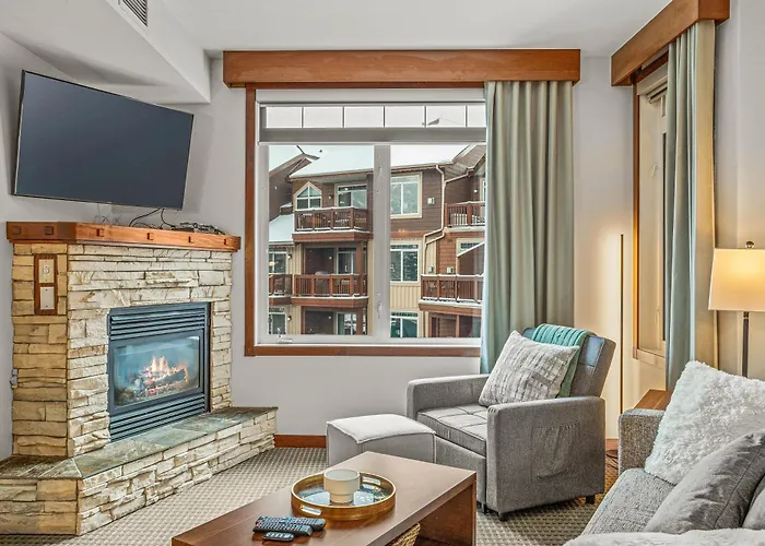 Romantic Mountain Escape Outdoor Hot Tubs & Private Balcony!