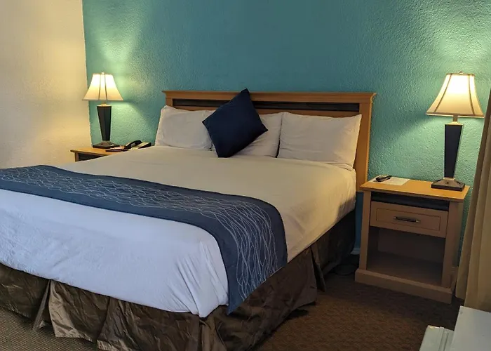 Howard Johnson By Wyndham Downtown Kamloops