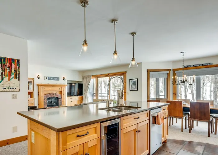 Ski-In Resort Family Condo W/ Deck At Jay Peak!