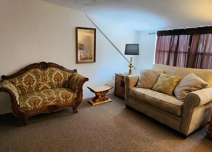 Lily Creek Lodge