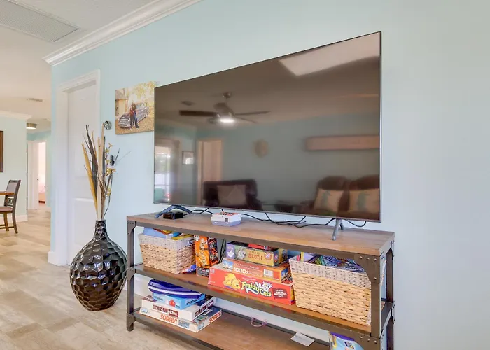 Luxe Jupiter Home W/ Pool House, Near Golf & Beach