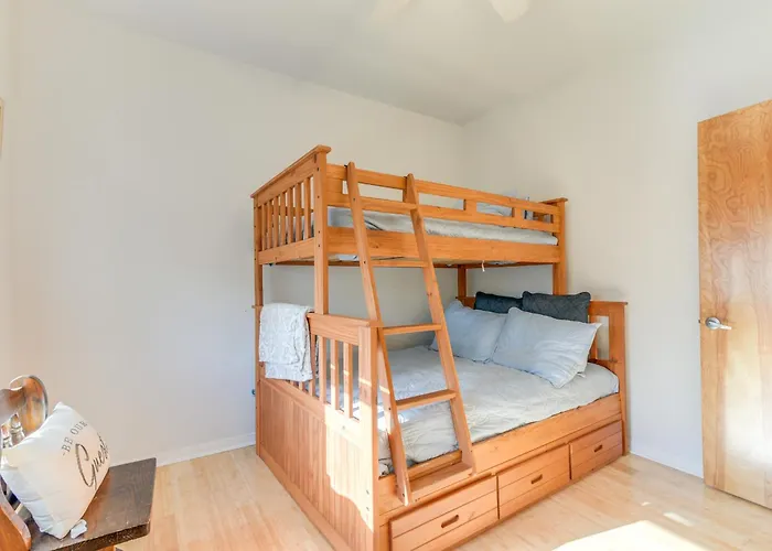 Seabrook Getaway W/ Balconies & Bay Views!