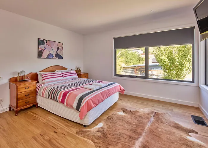 The Gorge Townhouse, Stunning Home & Location!