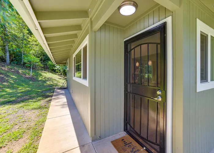 Bright Haiku Studio: Patio + Rainforest View
