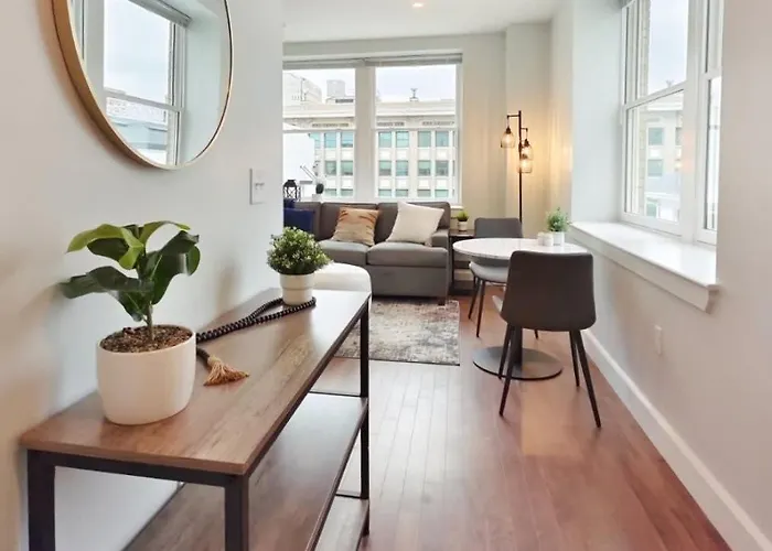 Fun Cozy Apts - 1 25 Mile Walk To Tiaa Bnk Fld