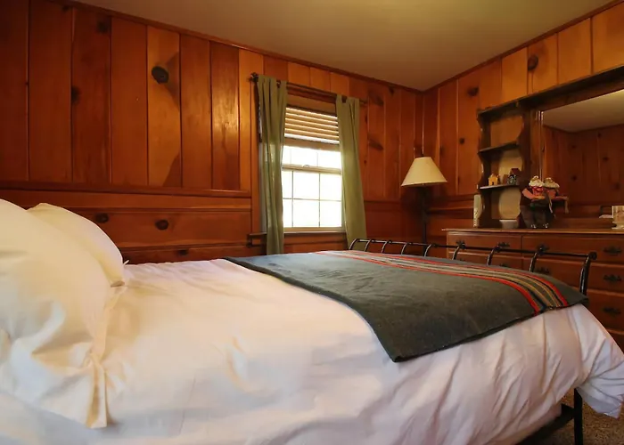 Ahwahnee-Be Vintage Cabin - Walk To Town!