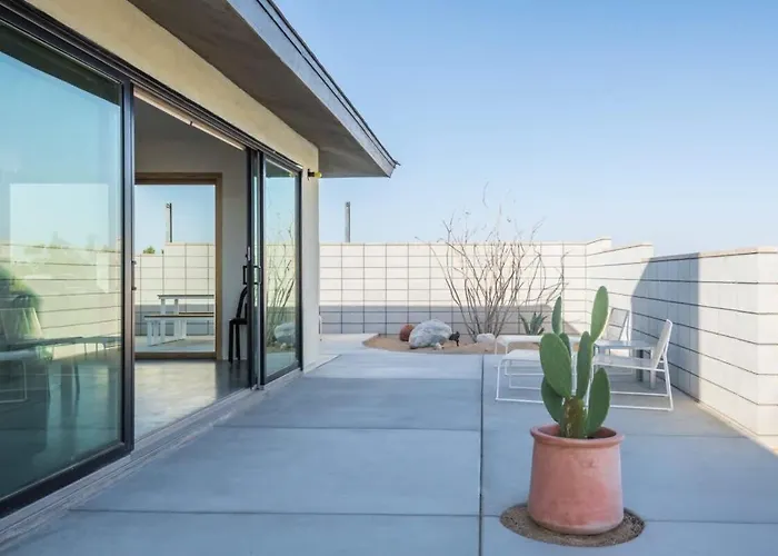 Yucca Hut - Design Forward Oasis Near Joshua Tree